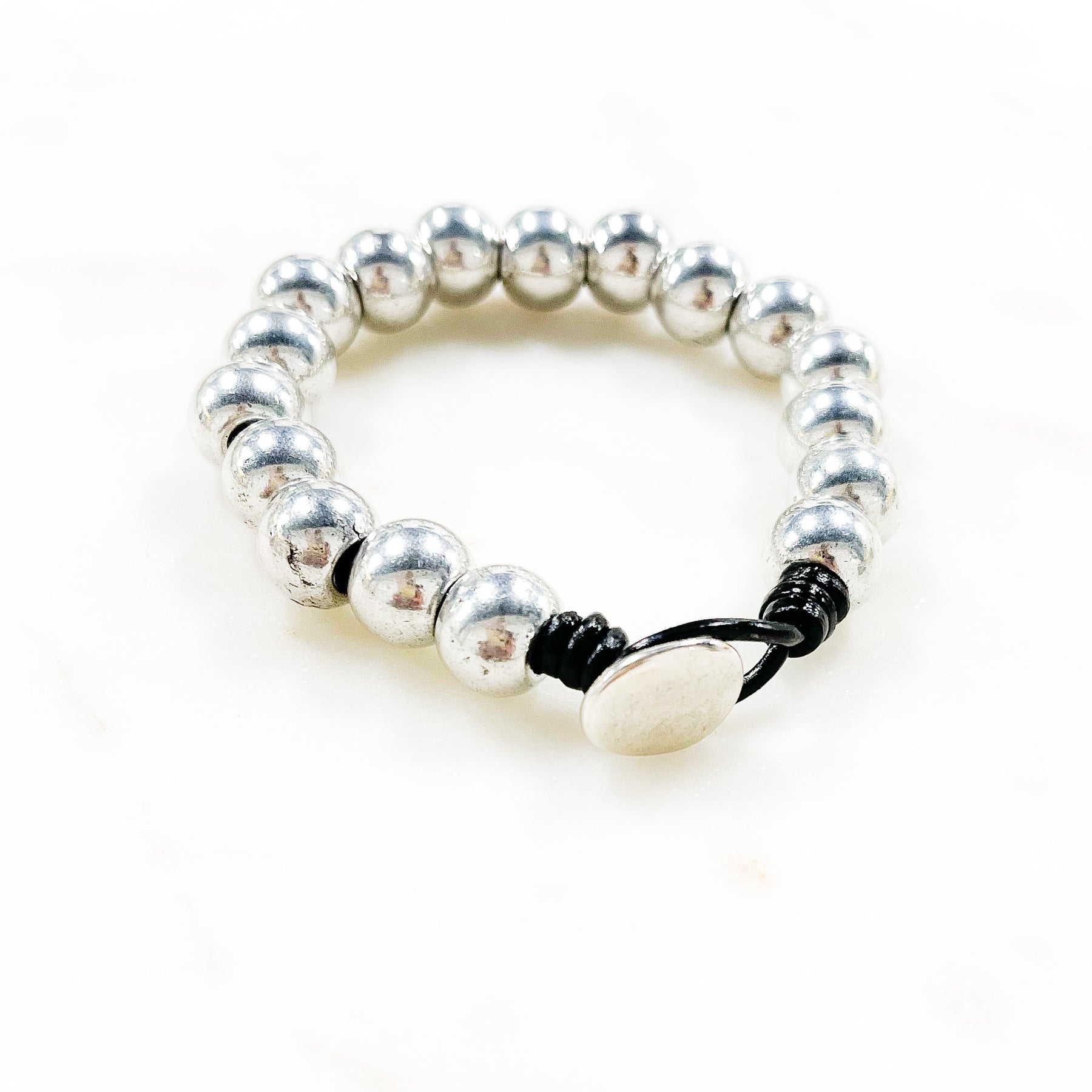 Tenerife Perla - ¿Conoces las perlas Edison? Nuestra pulsera ALISIO engarza  una de las perlas de agua dulce más exclusivas en un moderno diseño de  polipiel y plata de ley. Ven a